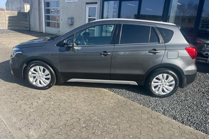 Grå Suzuki S-Cross fra 2017