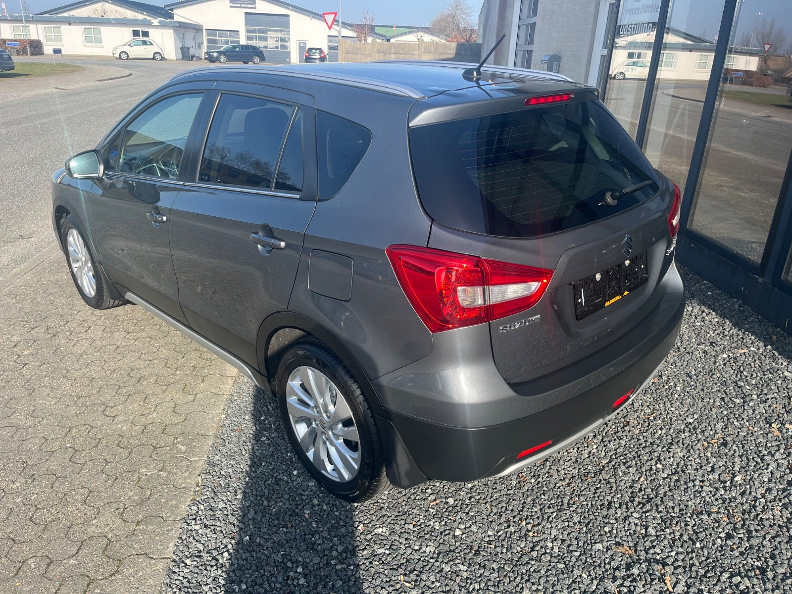 Grå Suzuki S-Cross fra 2017