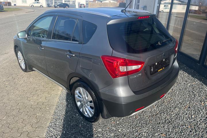 Grå Suzuki S-Cross fra 2017