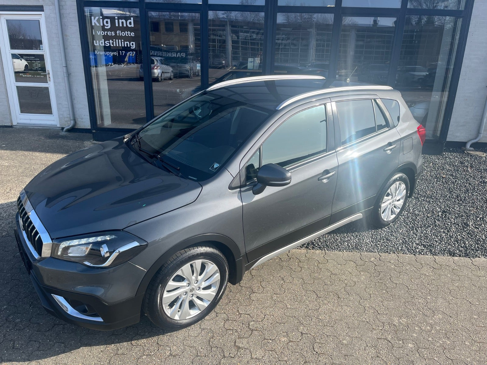 Grå Suzuki S-Cross fra 2017