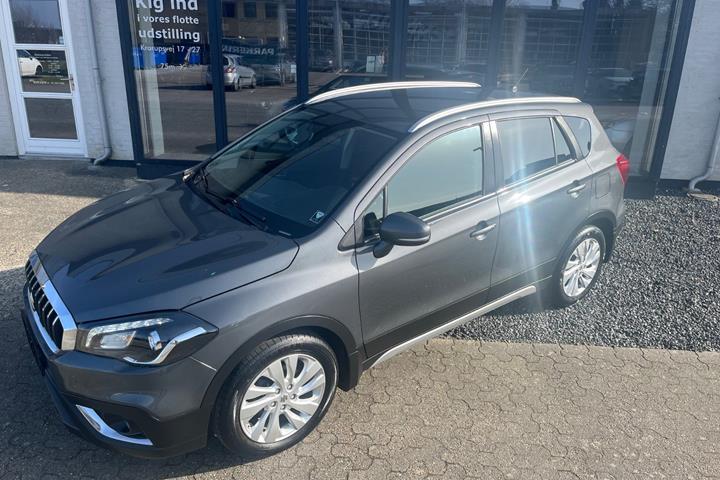 Grå Suzuki S-Cross fra 2017