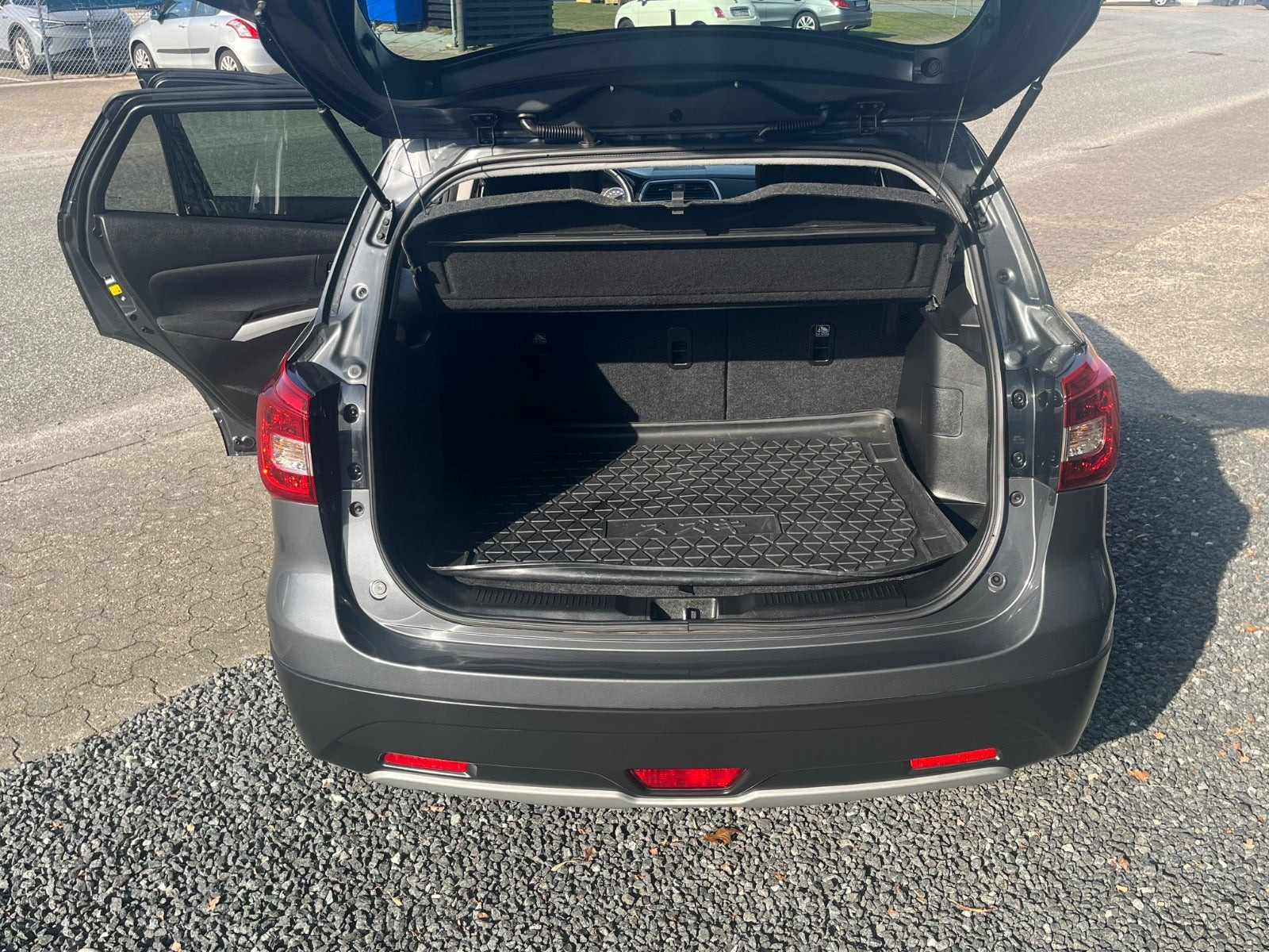 Grå Suzuki S-Cross fra 2017