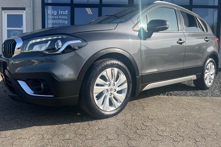 Grå Suzuki S-Cross fra 2017