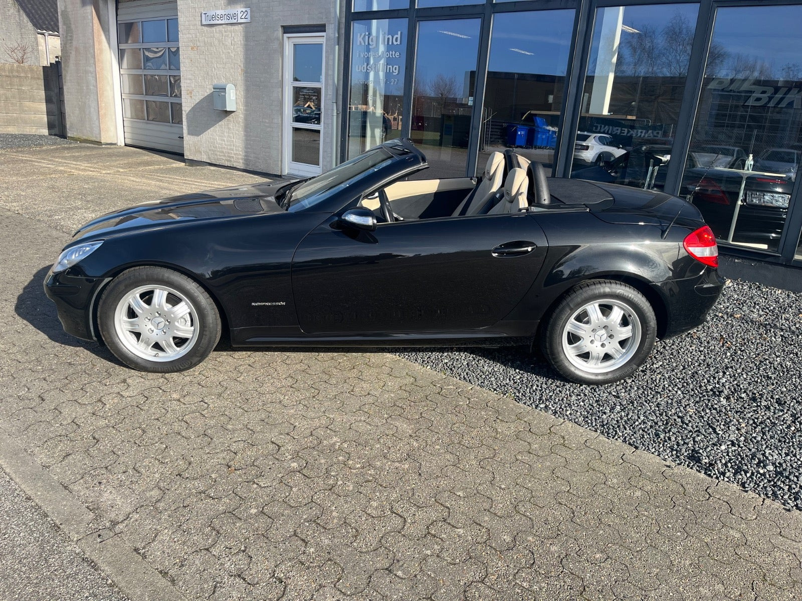 Sort Mercedes SLK200 fra 2005