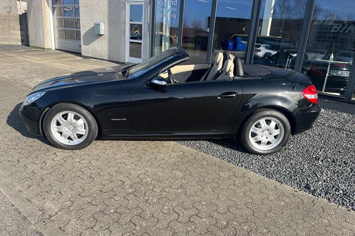 Sort Mercedes SLK200 fra 2005