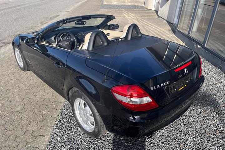 Sort Mercedes SLK200 fra 2005