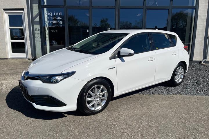 Hvid Toyota Auris fra 2016