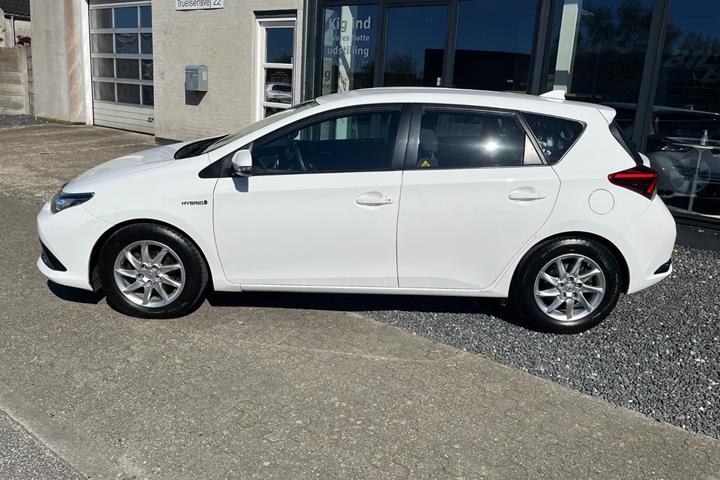 Hvid Toyota Auris fra 2016