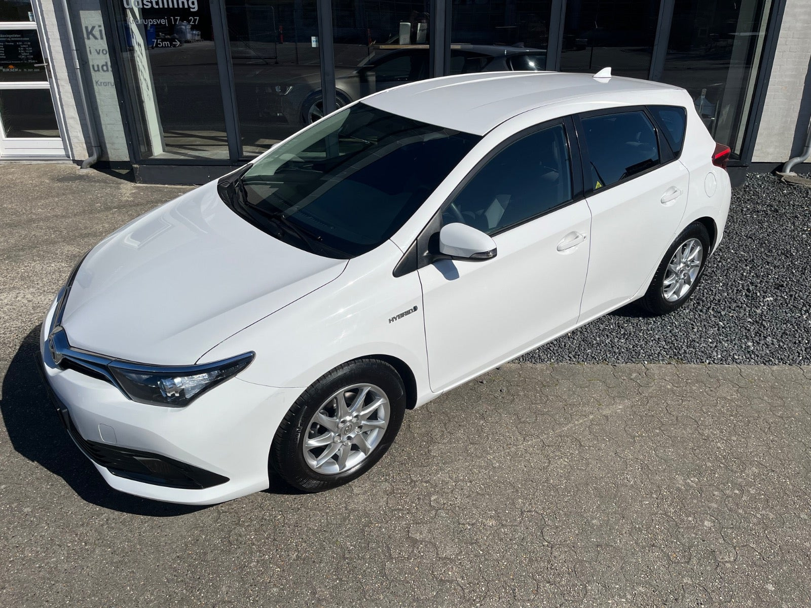Hvid Toyota Auris fra 2016