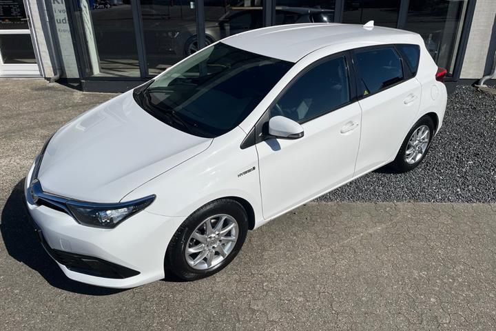 Hvid Toyota Auris fra 2016