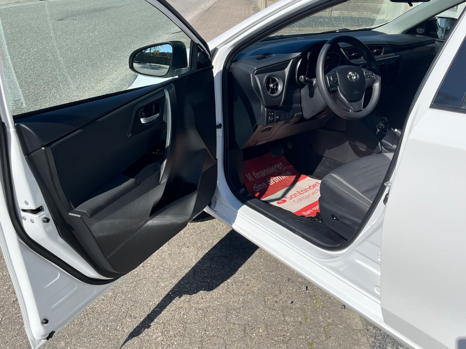 Hvid Toyota Auris fra 2016