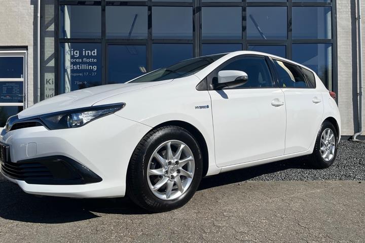 Hvid Toyota Auris fra 2016