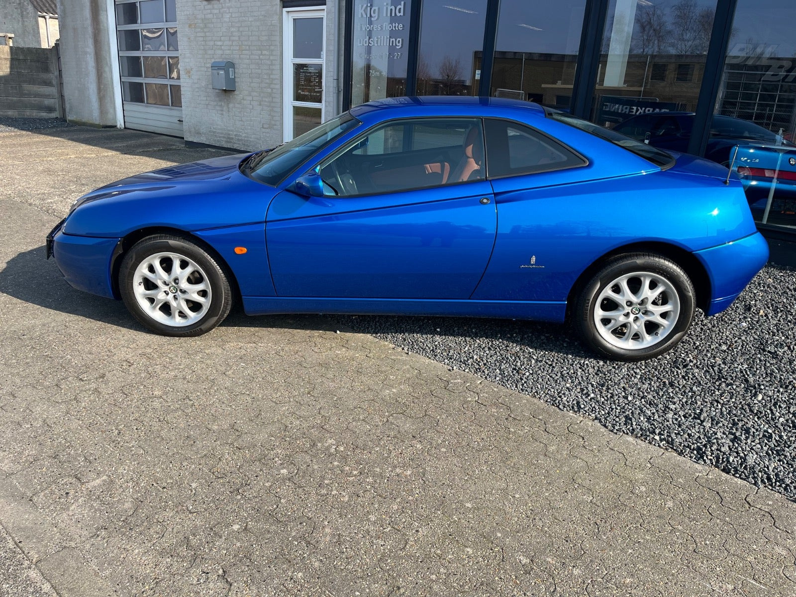 Blå Alfa Romeo GTV fra 2009