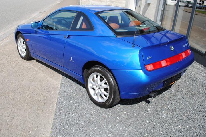 Blå Alfa Romeo GTV fra 2009