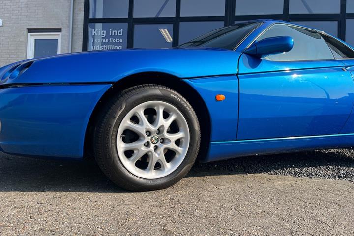 Blå Alfa Romeo GTV fra 2009