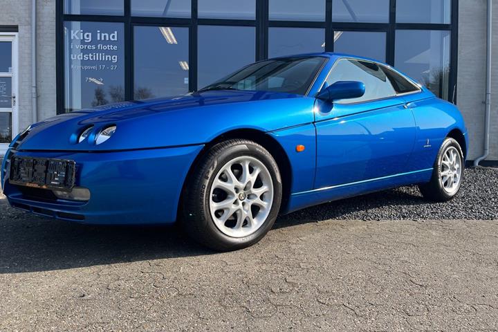 Blå Alfa Romeo GTV fra 2009