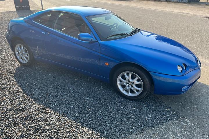 Blå Alfa Romeo GTV fra 2009