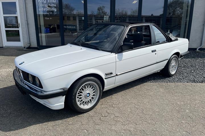 Hvid BMW 316i fra 1984