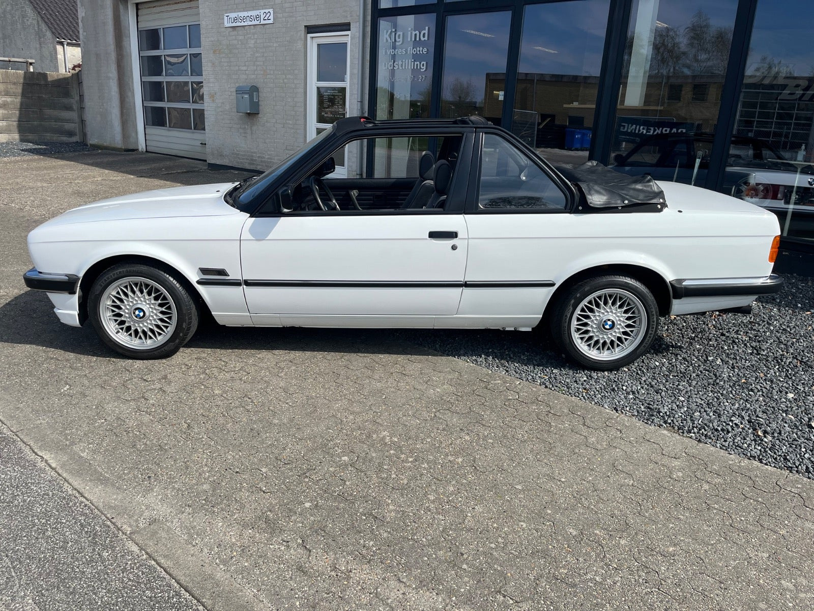 Hvid BMW 316i fra 1984