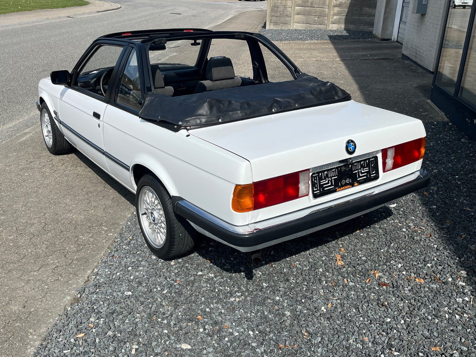 Hvid BMW 316i fra 1984