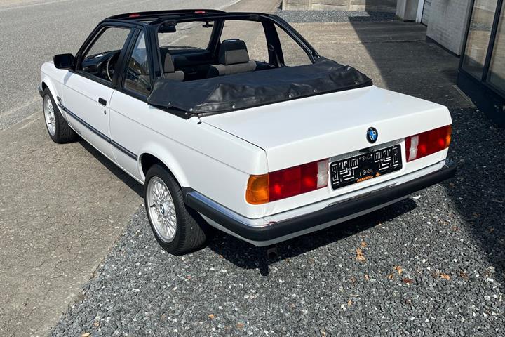 Hvid BMW 316i fra 1984
