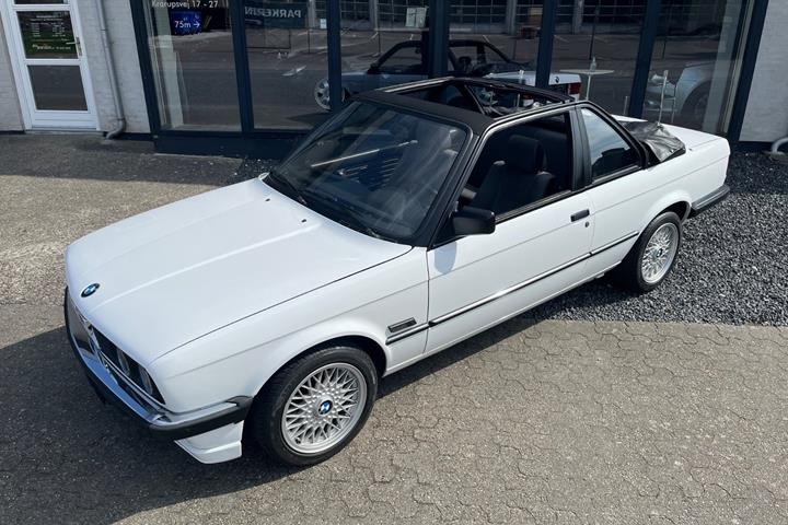 Hvid BMW 316i fra 1984