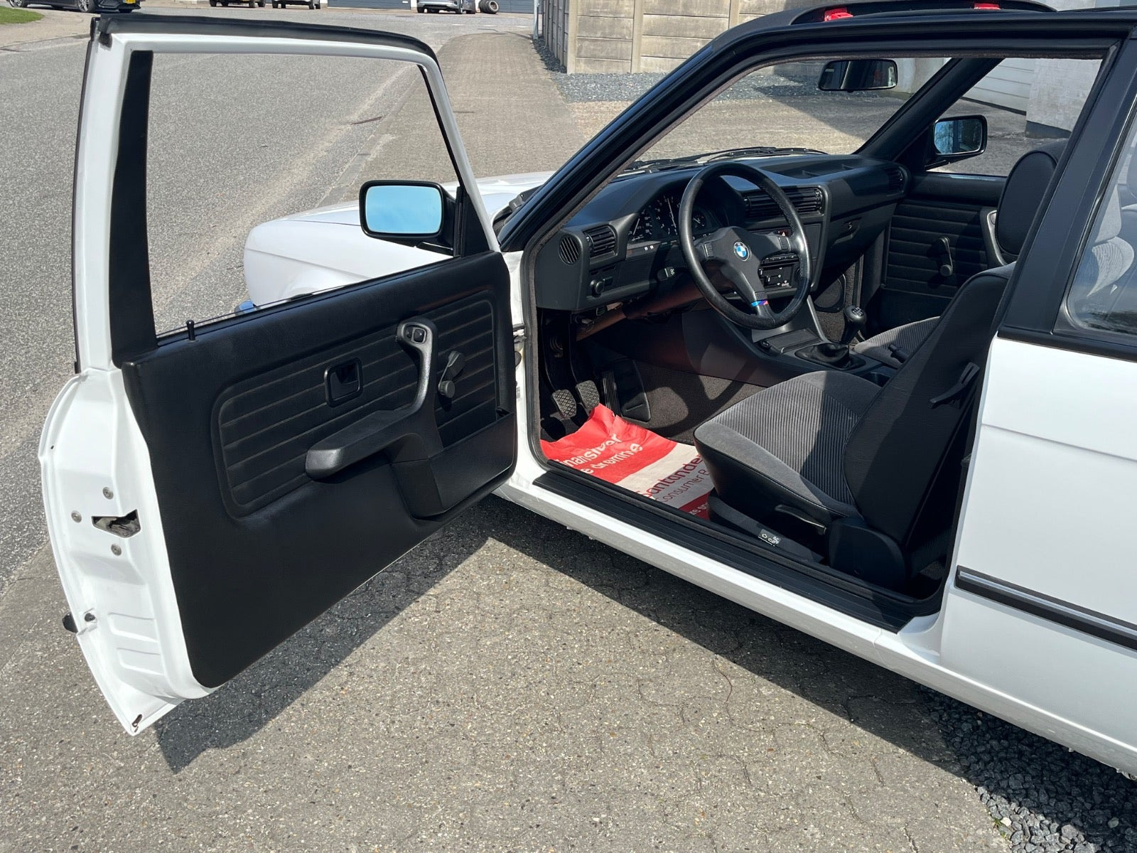 Hvid BMW 316i fra 1984