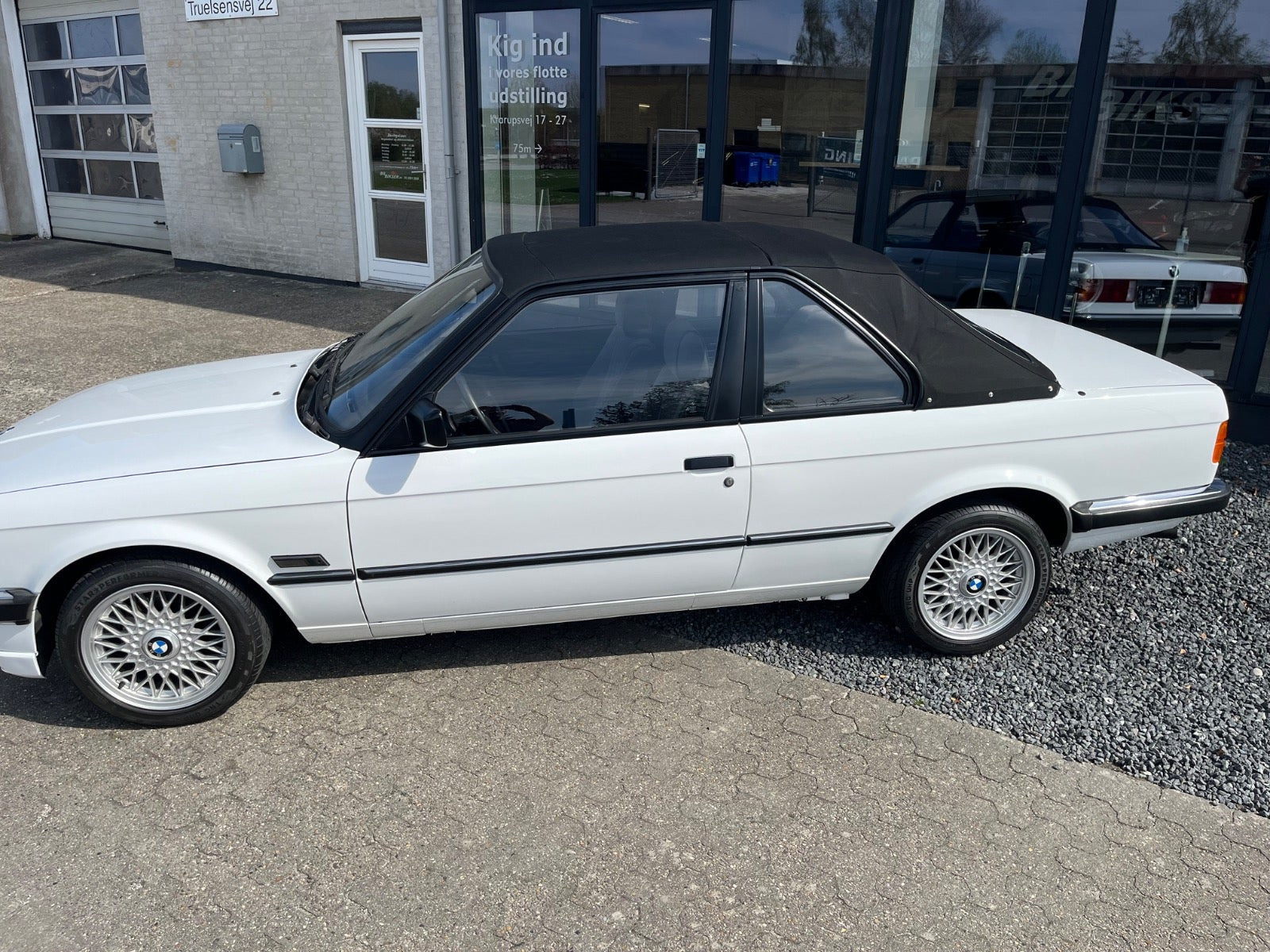 Hvid BMW 316i fra 1984