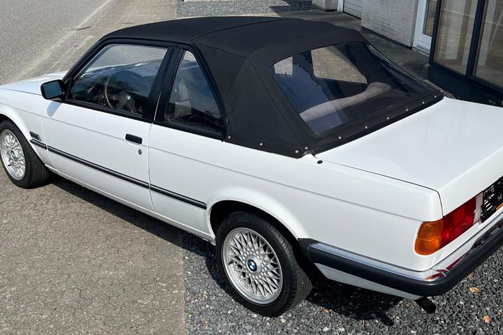 Hvid BMW 316i fra 1984