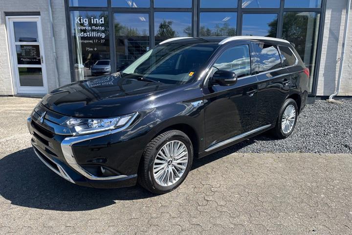 Sort Mitsubishi Outlander fra 2020