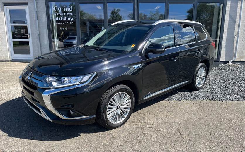Mitsubishi Outlander 2,4 PHEV Inform CVT 4WD