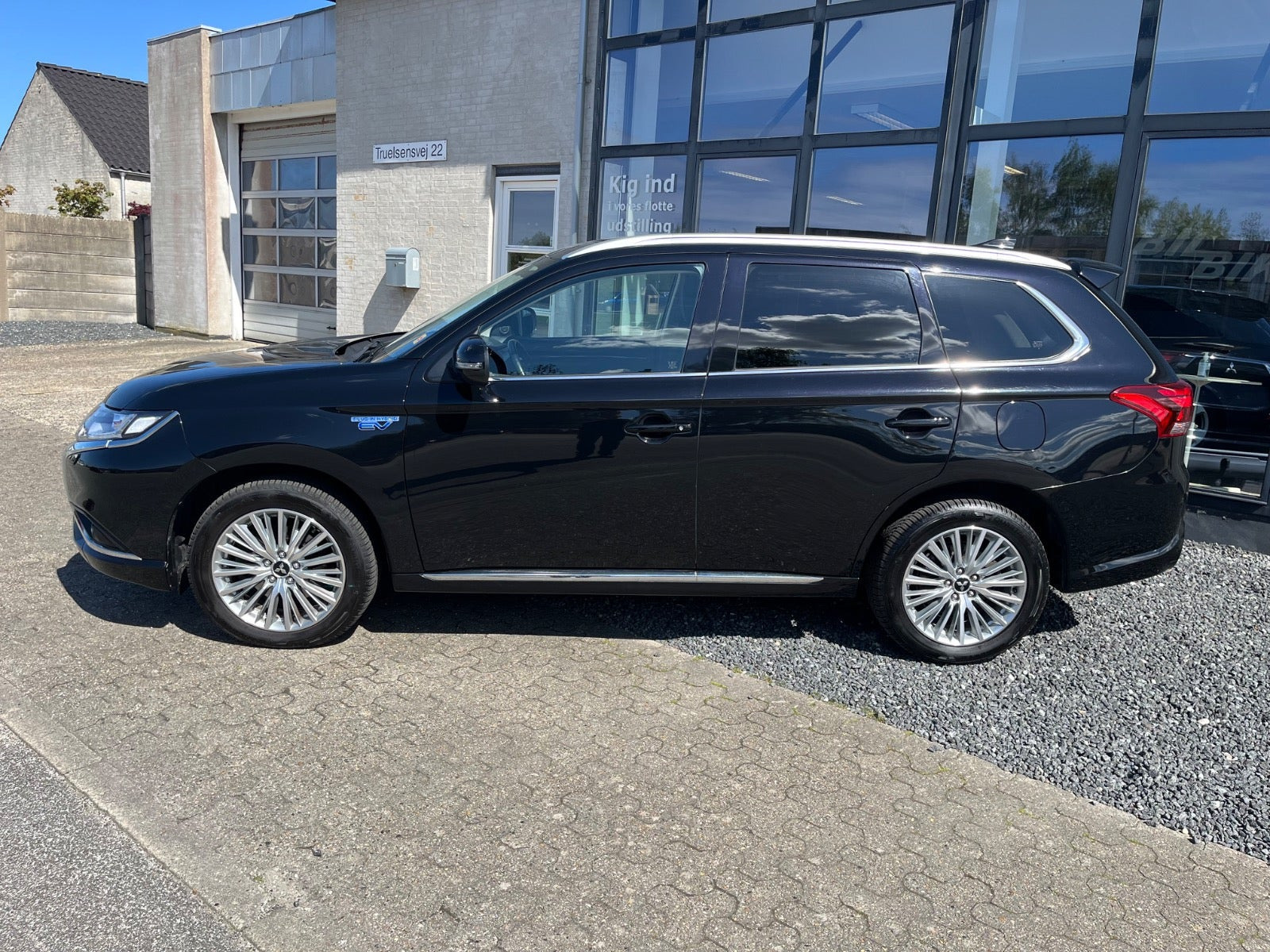 Sort Mitsubishi Outlander fra 2020