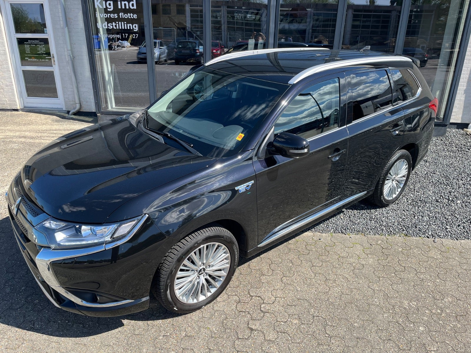 Sort Mitsubishi Outlander fra 2020