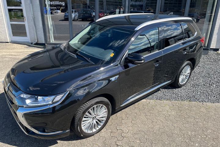 Sort Mitsubishi Outlander fra 2020