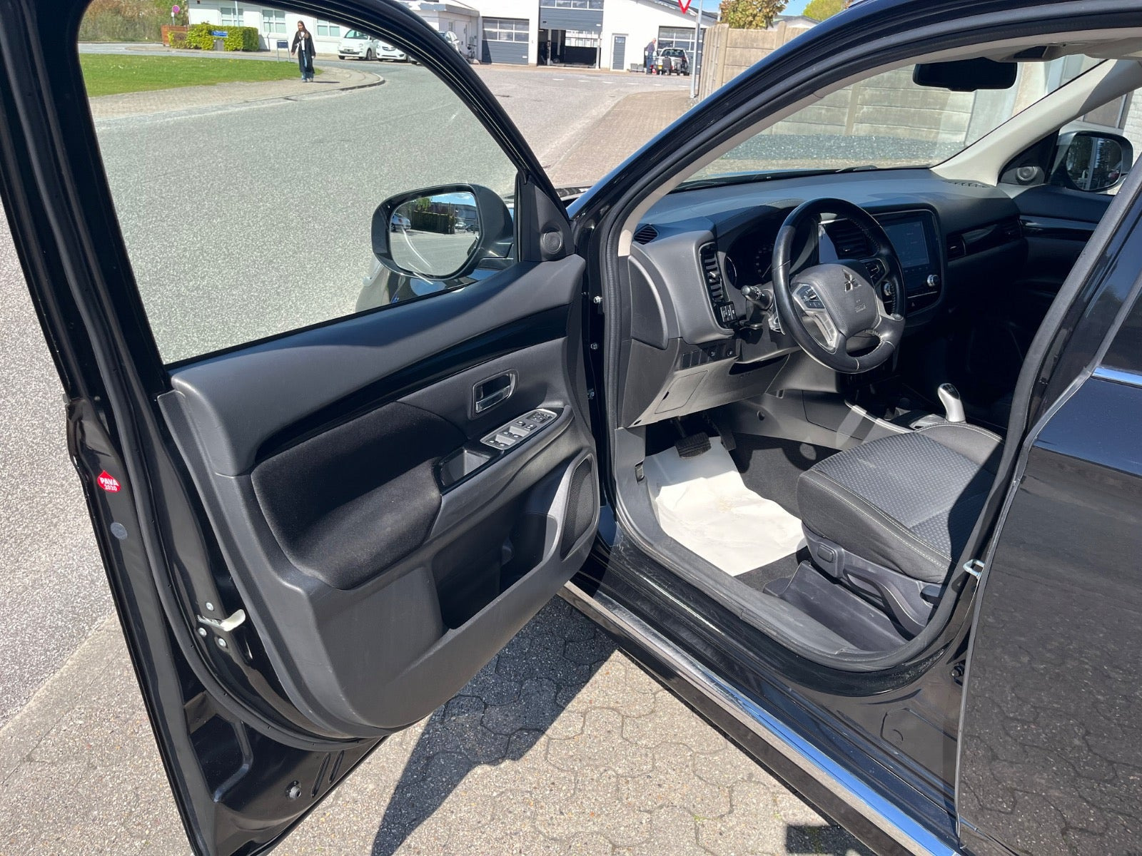 Sort Mitsubishi Outlander fra 2020