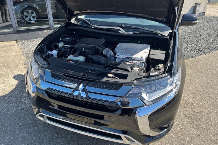 Sort Mitsubishi Outlander fra 2020