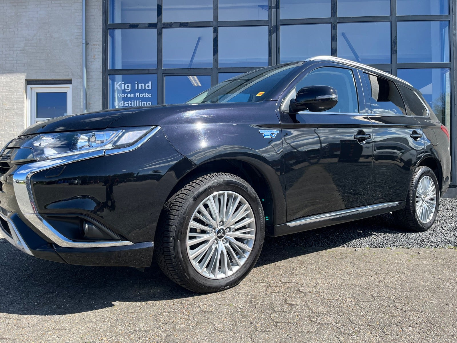 Sort Mitsubishi Outlander fra 2020