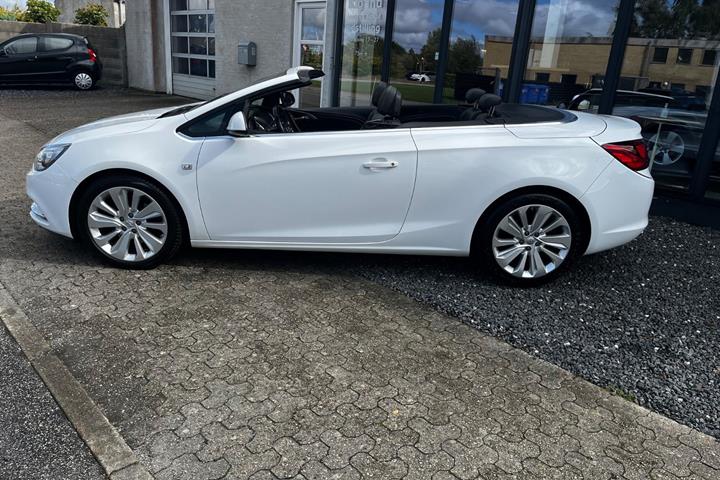 Hvid Opel Cascada fra 2016