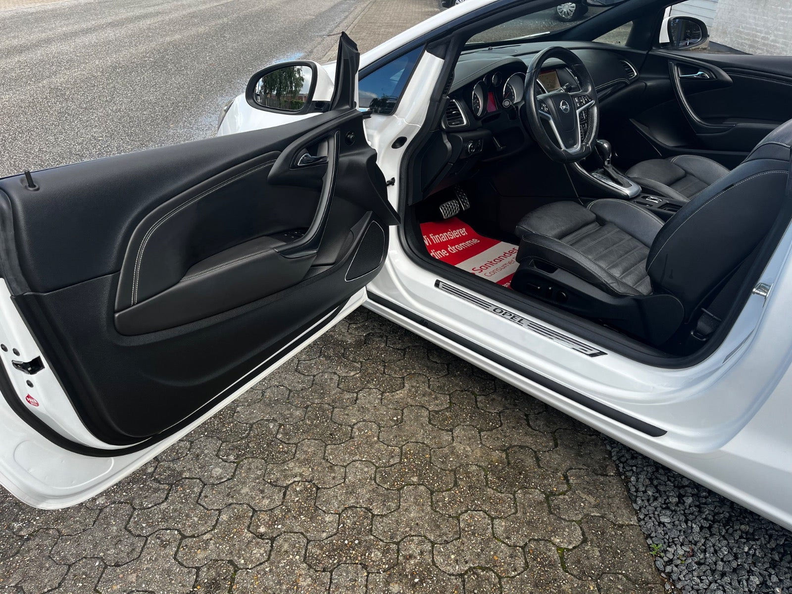 Hvid Opel Cascada fra 2016