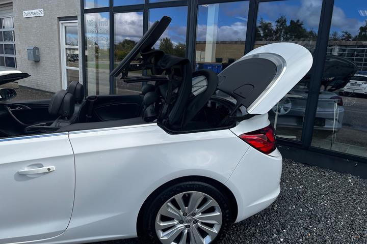 Hvid Opel Cascada fra 2016