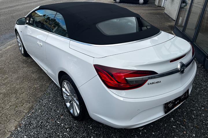 Hvid Opel Cascada fra 2016