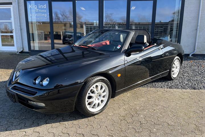 Sort Alfa Romeo Spider fra 1998