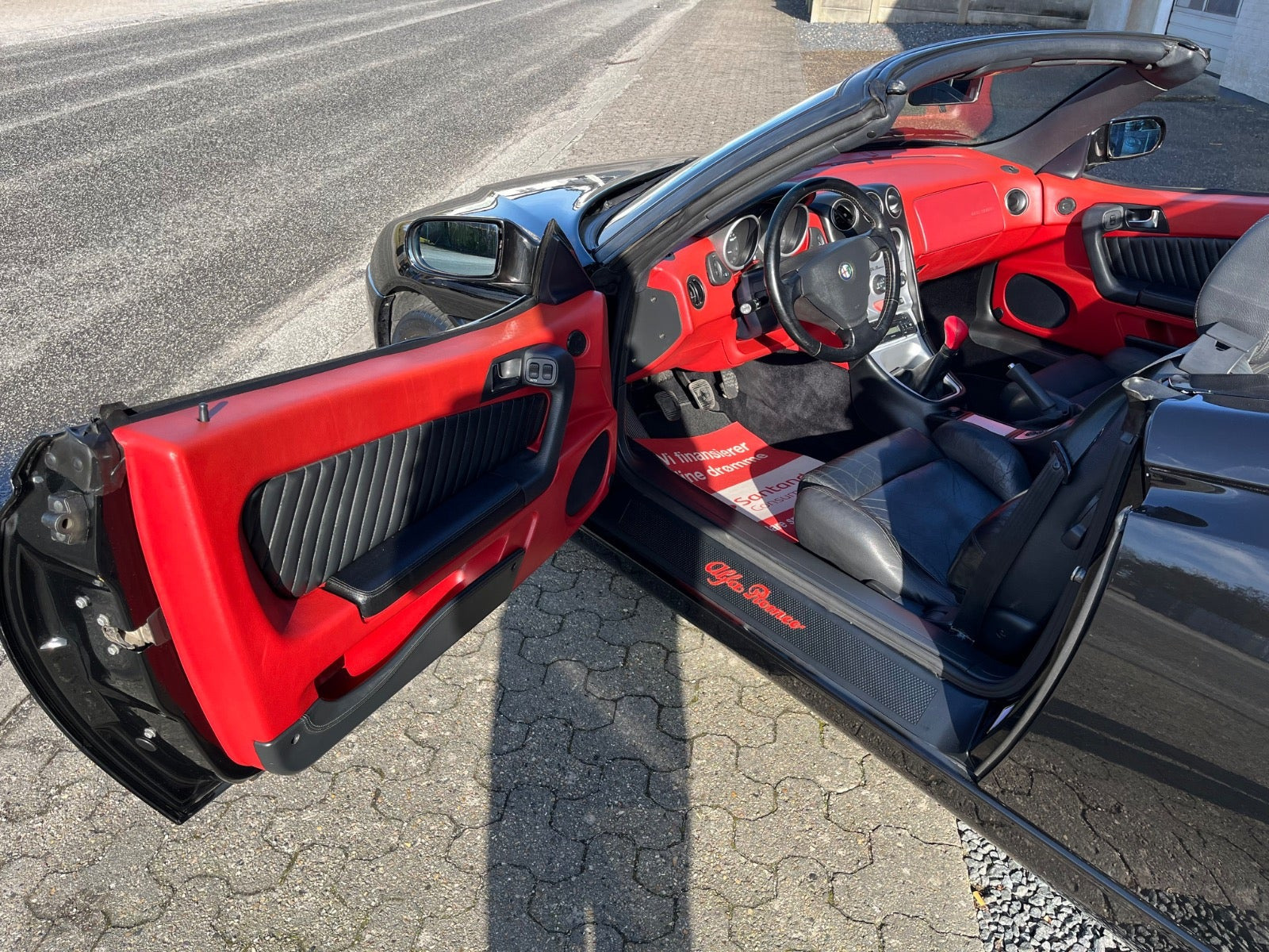 Sort Alfa Romeo Spider fra 1998