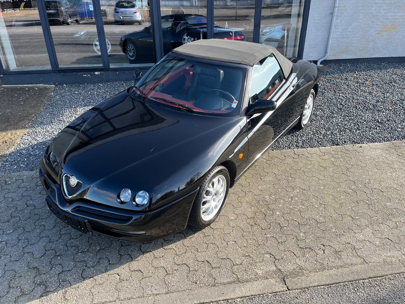 Sort Alfa Romeo Spider fra 1998
