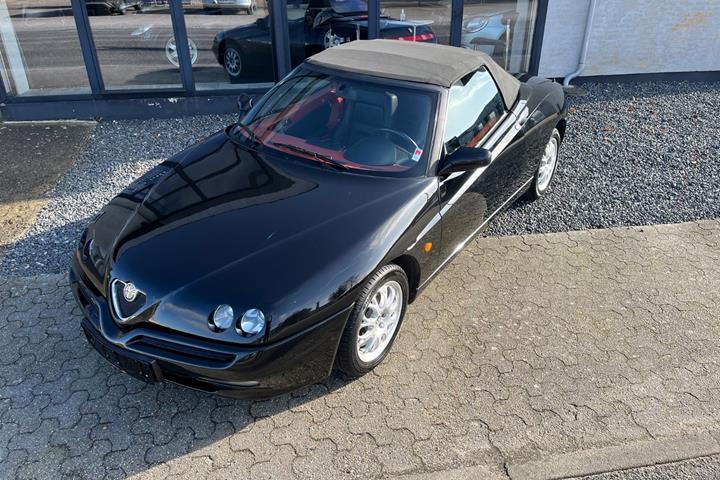 Sort Alfa Romeo Spider fra 1998