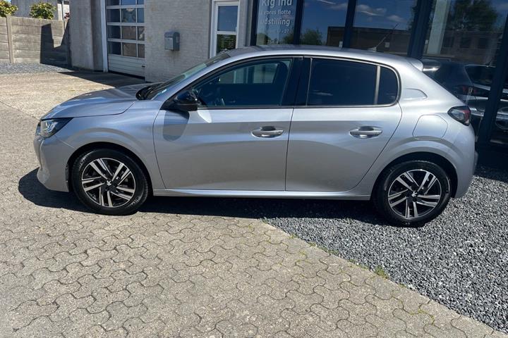 Grå Peugeot 208 fra 2023