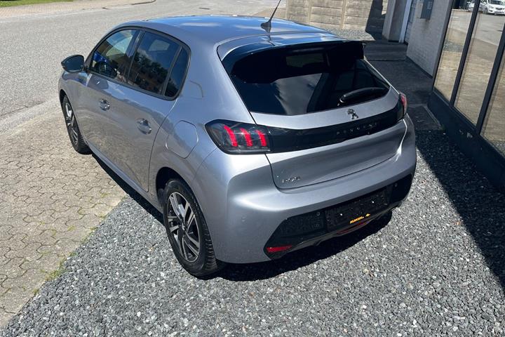 Grå Peugeot 208 fra 2023
