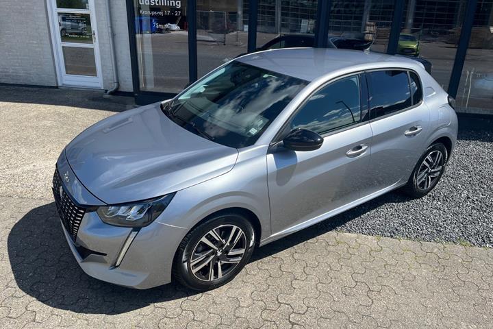 Grå Peugeot 208 fra 2023