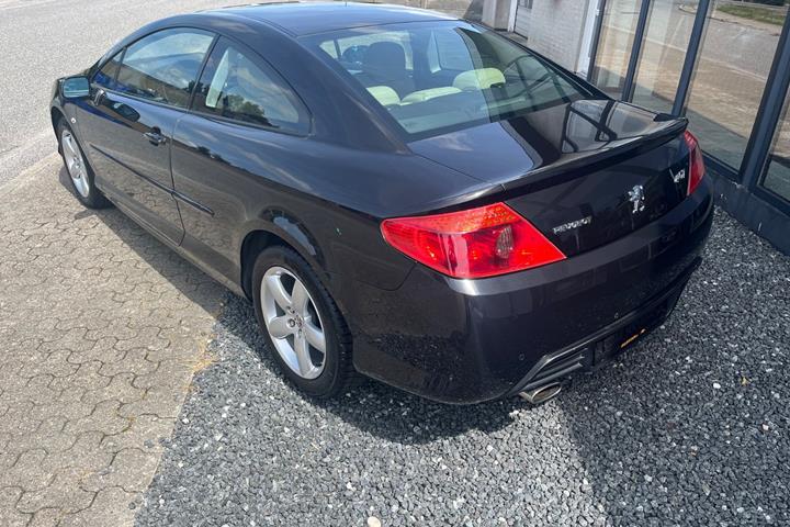 Sort Peugeot 407 fra 2006