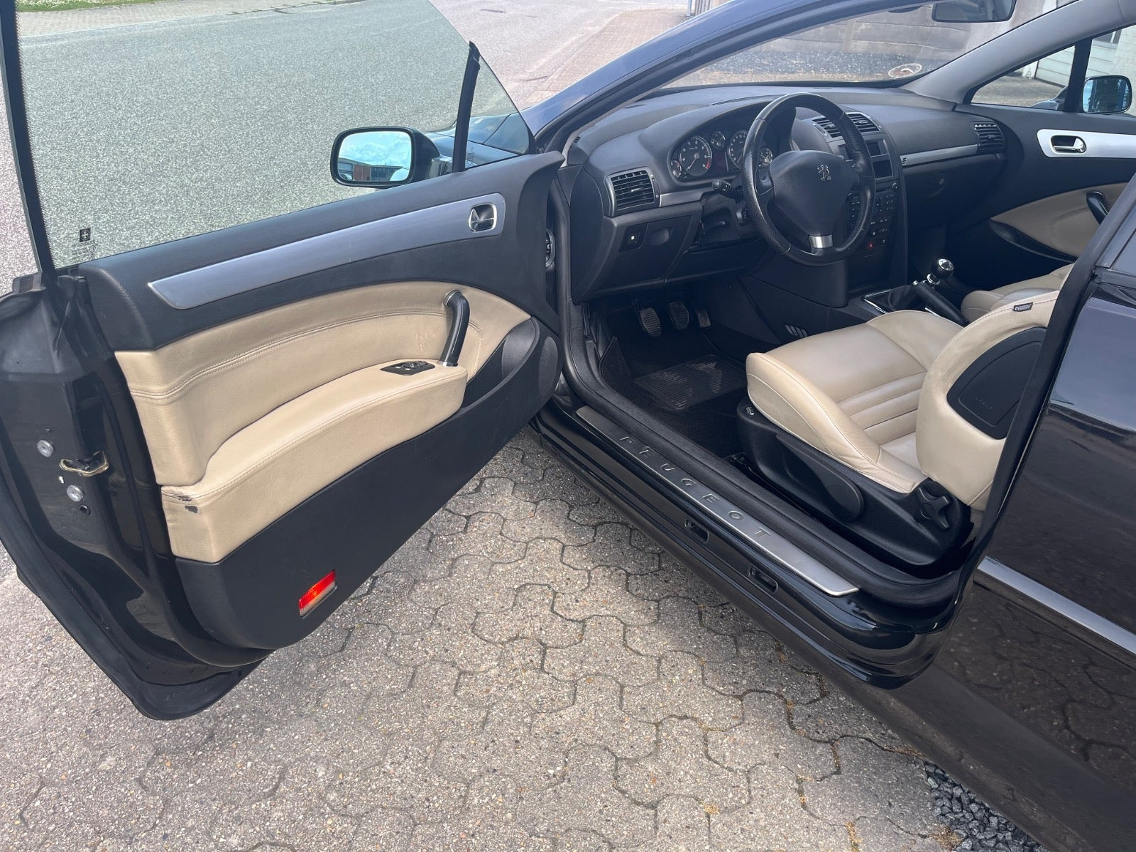 Sort Peugeot 407 fra 2006